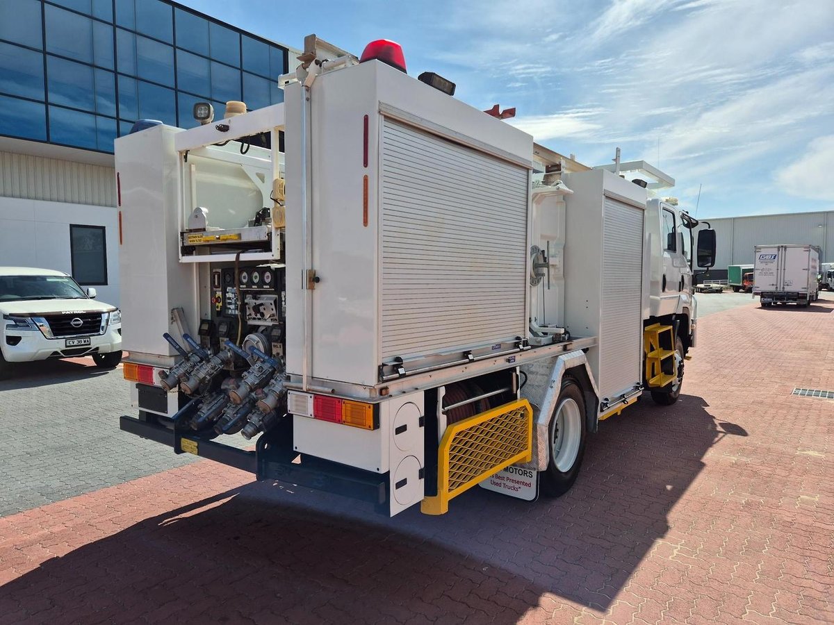 2011 Isuzu Fts800 4X4 Auto Crew Cab Fire Truck image 7