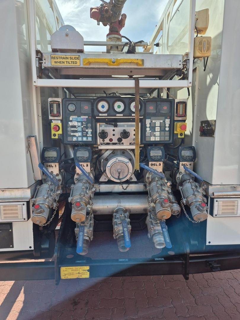 2011 Isuzu Fts800 4X4 Auto Crew Cab Fire Truck image 27