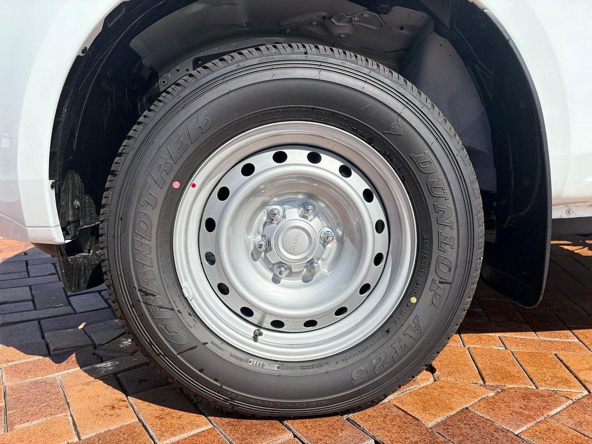 2026 Isuzu D-MAX SX High Ride MY25.5 4x2 image 8