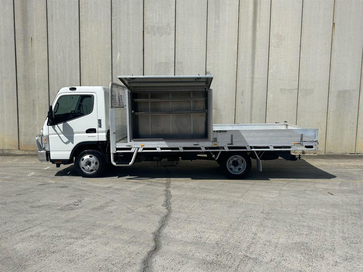 2017 Fuso Canter 515 image 3