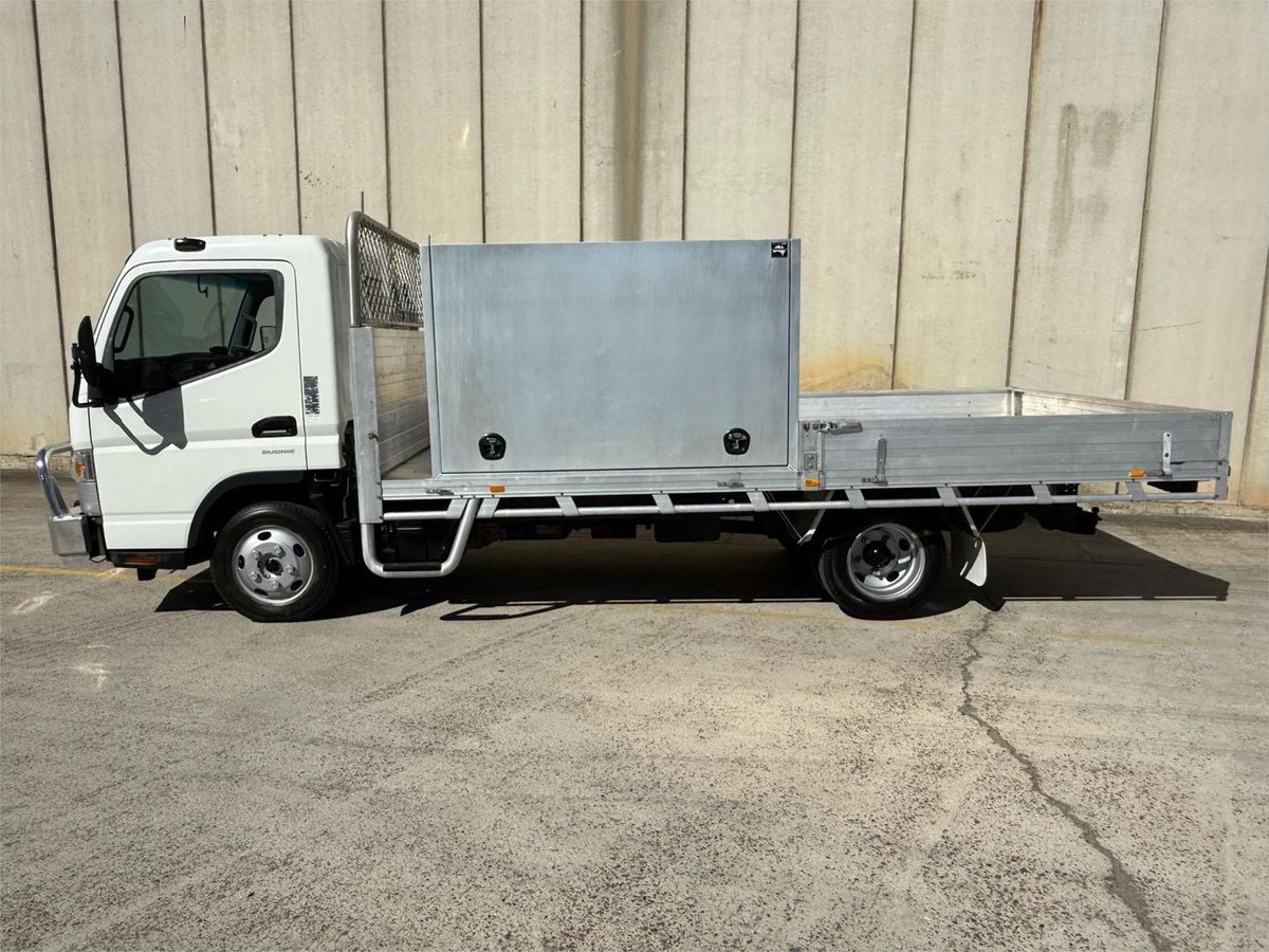 2017 Fuso Canter 515 image 2