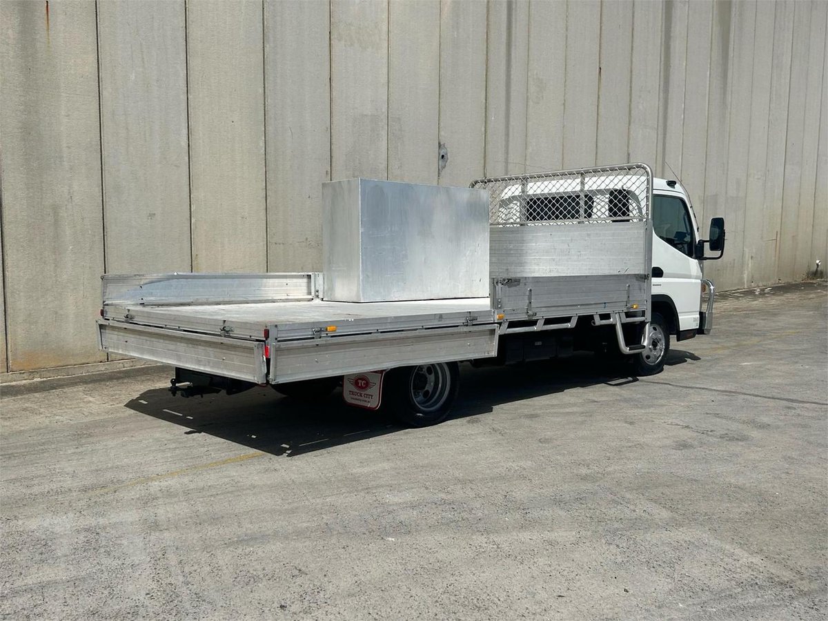 2017 Fuso Canter 515 image 10