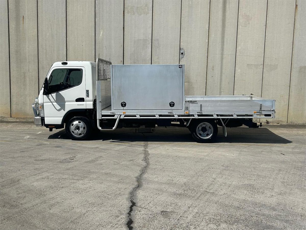 2017 Fuso Canter 515 image 2