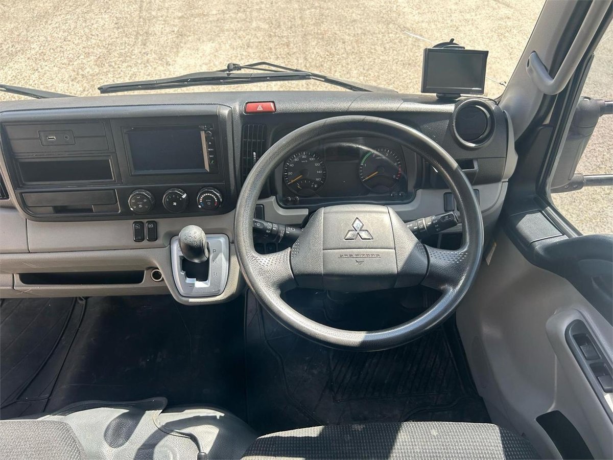 2017 Fuso Canter 515 image 16
