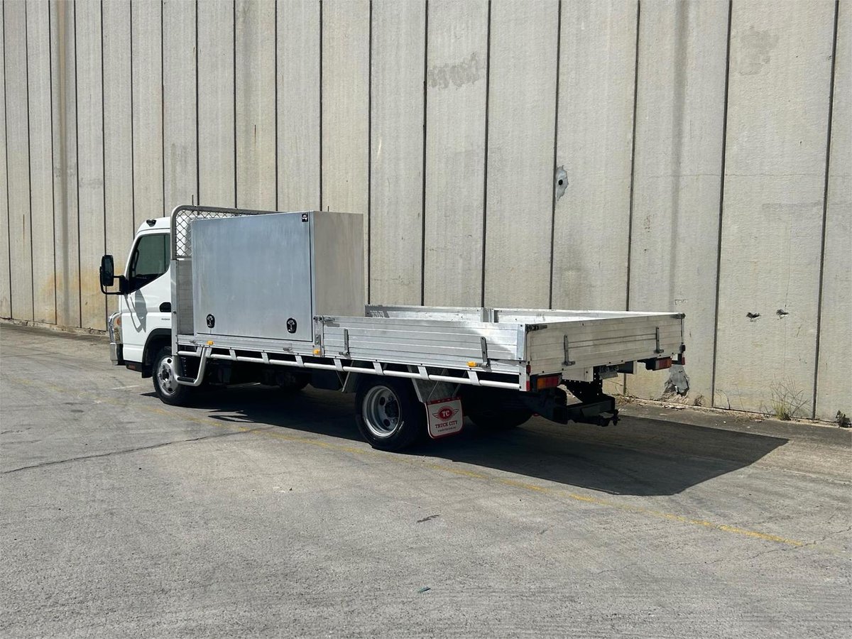 2017 Fuso Canter 515 image 4