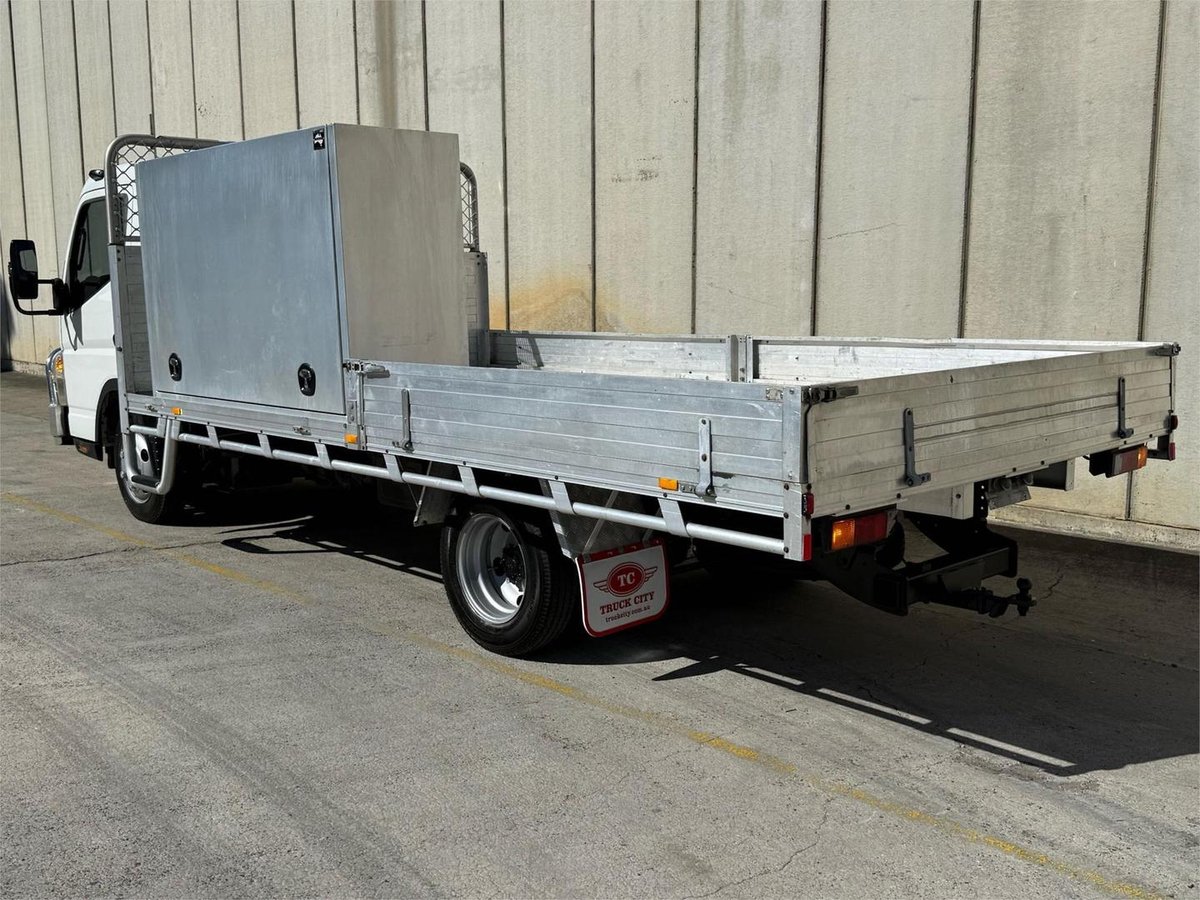2017 Fuso Canter 515 image 4