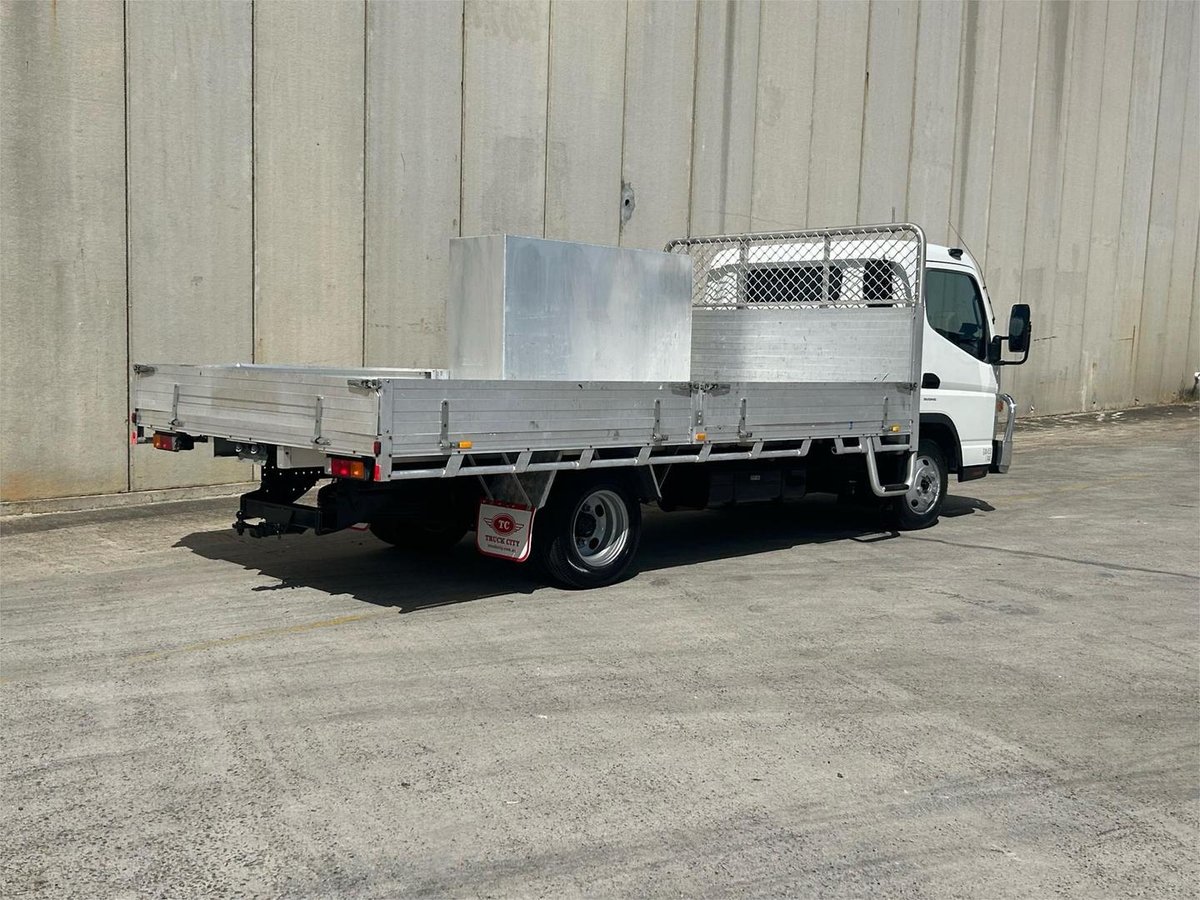 2017 Fuso Canter 515 image 9