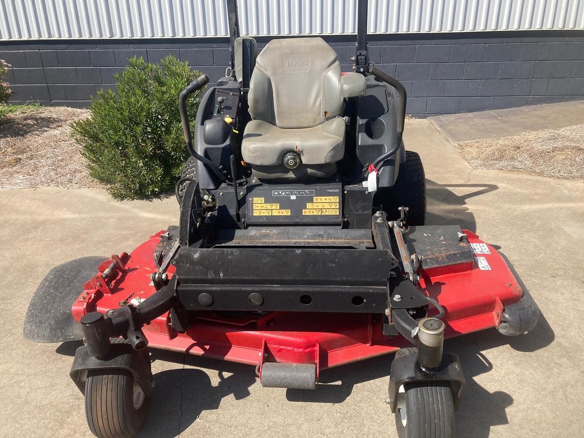 Toro Groundsmaster 7210 image 2