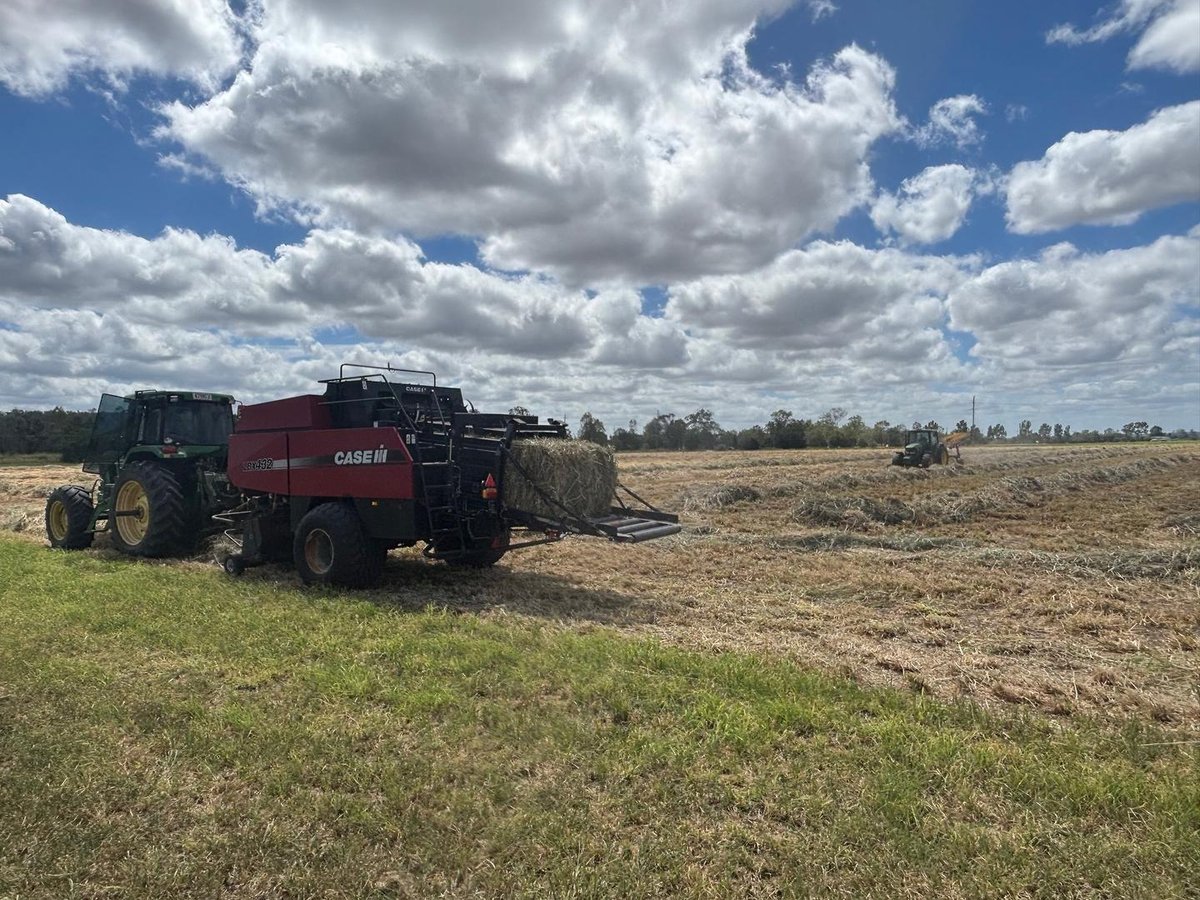 Case Ih Lbx 432 Rectangular Baler image 2