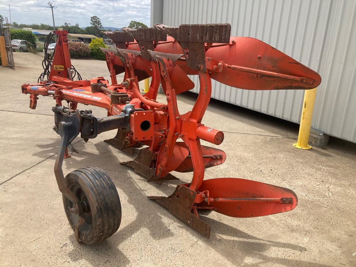 Kuhn Vari-master 150 Reversable Plough image 5