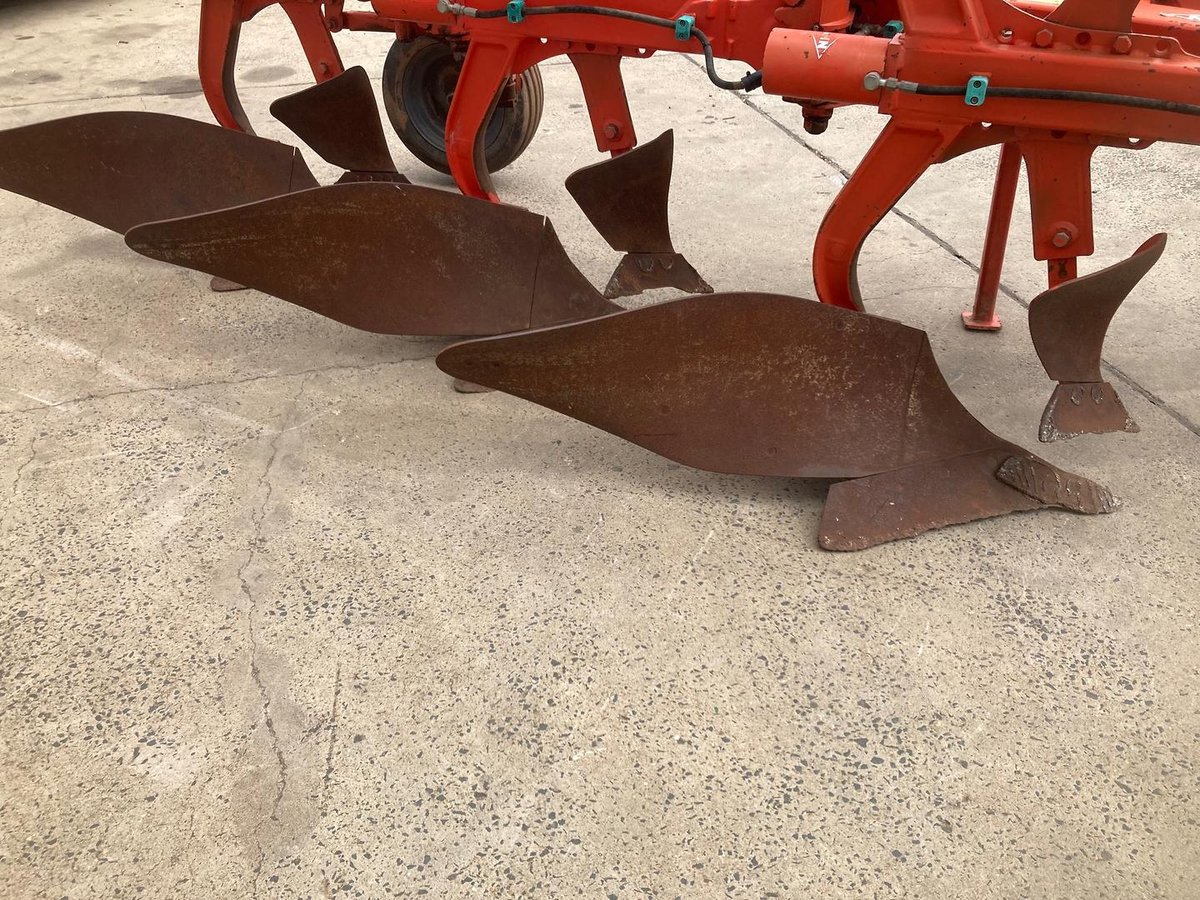 Kuhn Vari-Master 150 Reversable Plough image 11