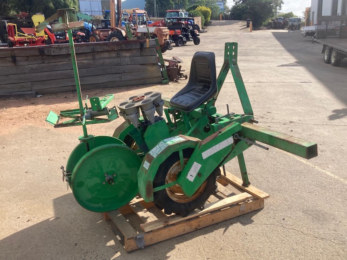 Sfoggia Single Row Transplanter image 2