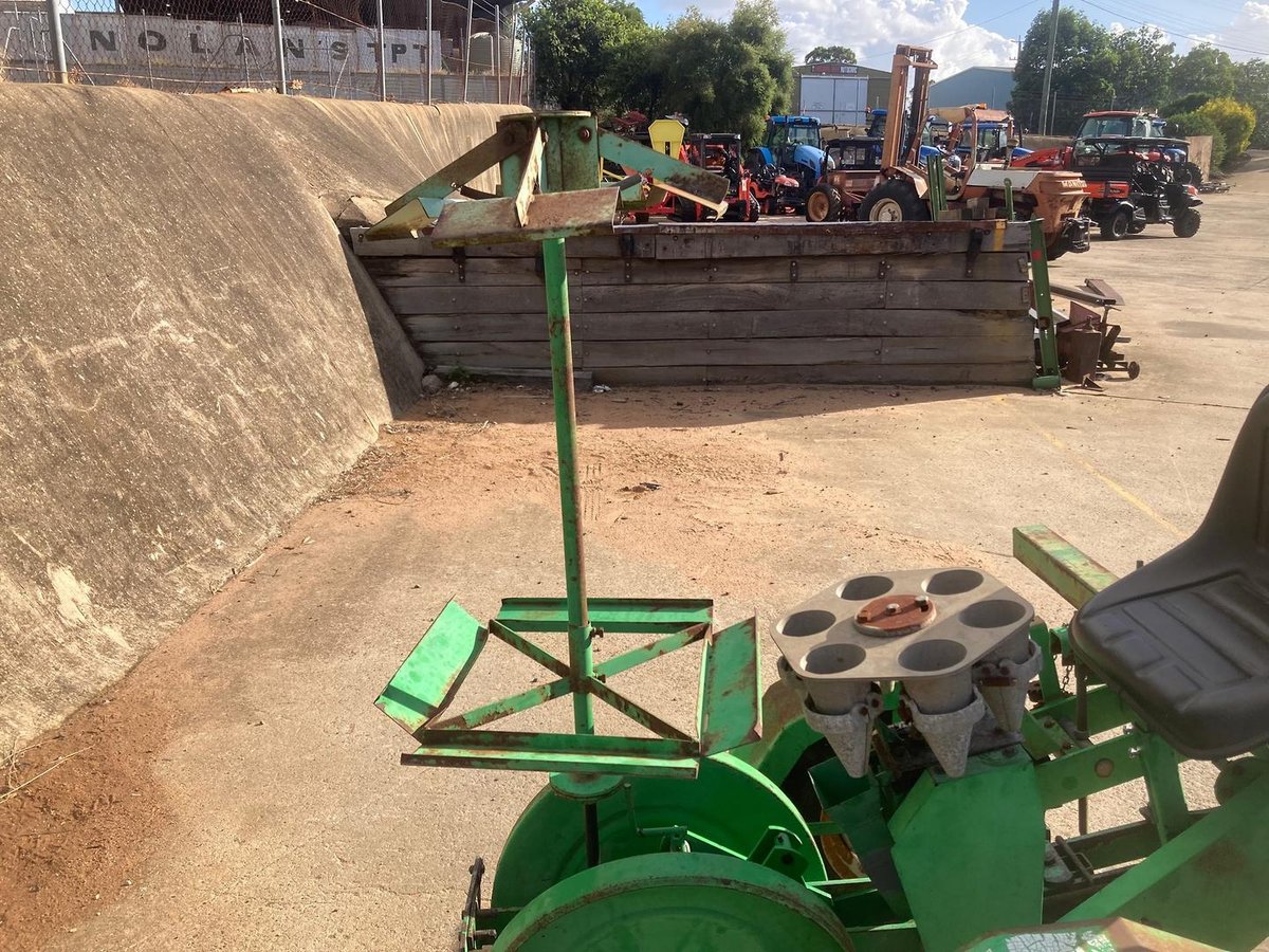 Sfoggia Single Row Transplanter image 9