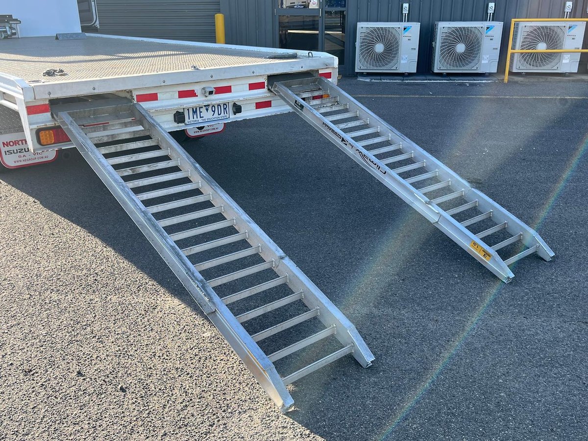 2018 Isuzu N Series Npr 75-190 image 17