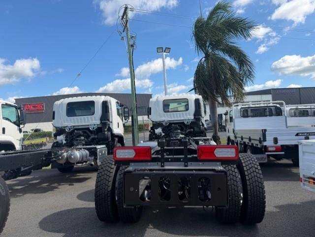 2025 Isuzu F Series image 5