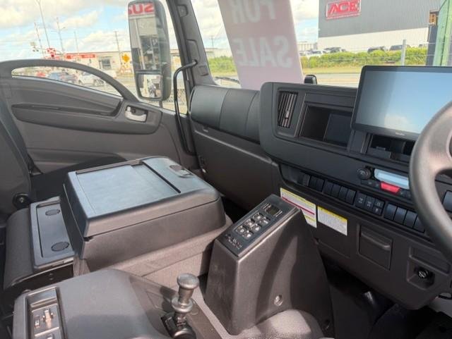 2025 Isuzu F Series image 8