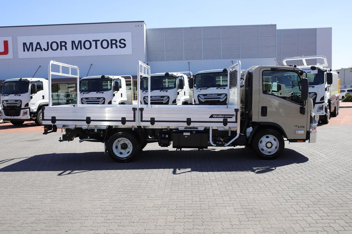 2026 Isuzu Npr 45/65-175  Dt D34 Trade Pack image 9