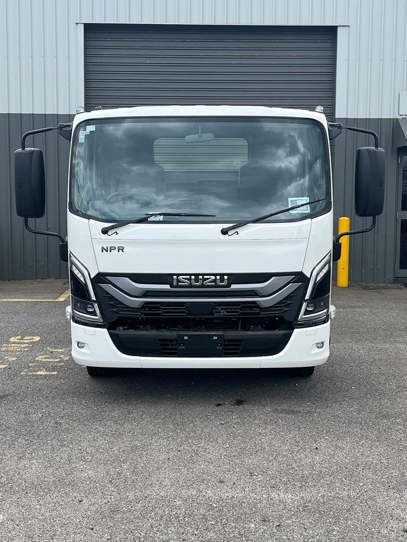 2025 Isuzu N Series image 8