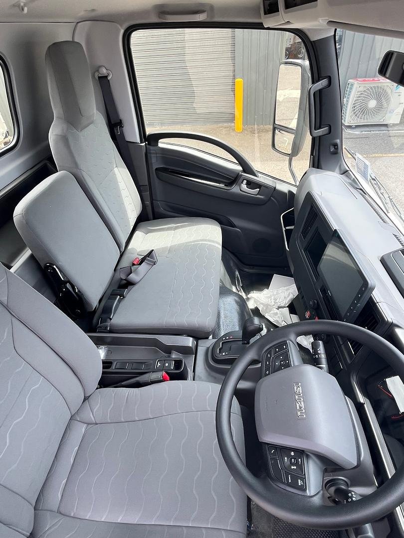 2025 Isuzu N Series image 10