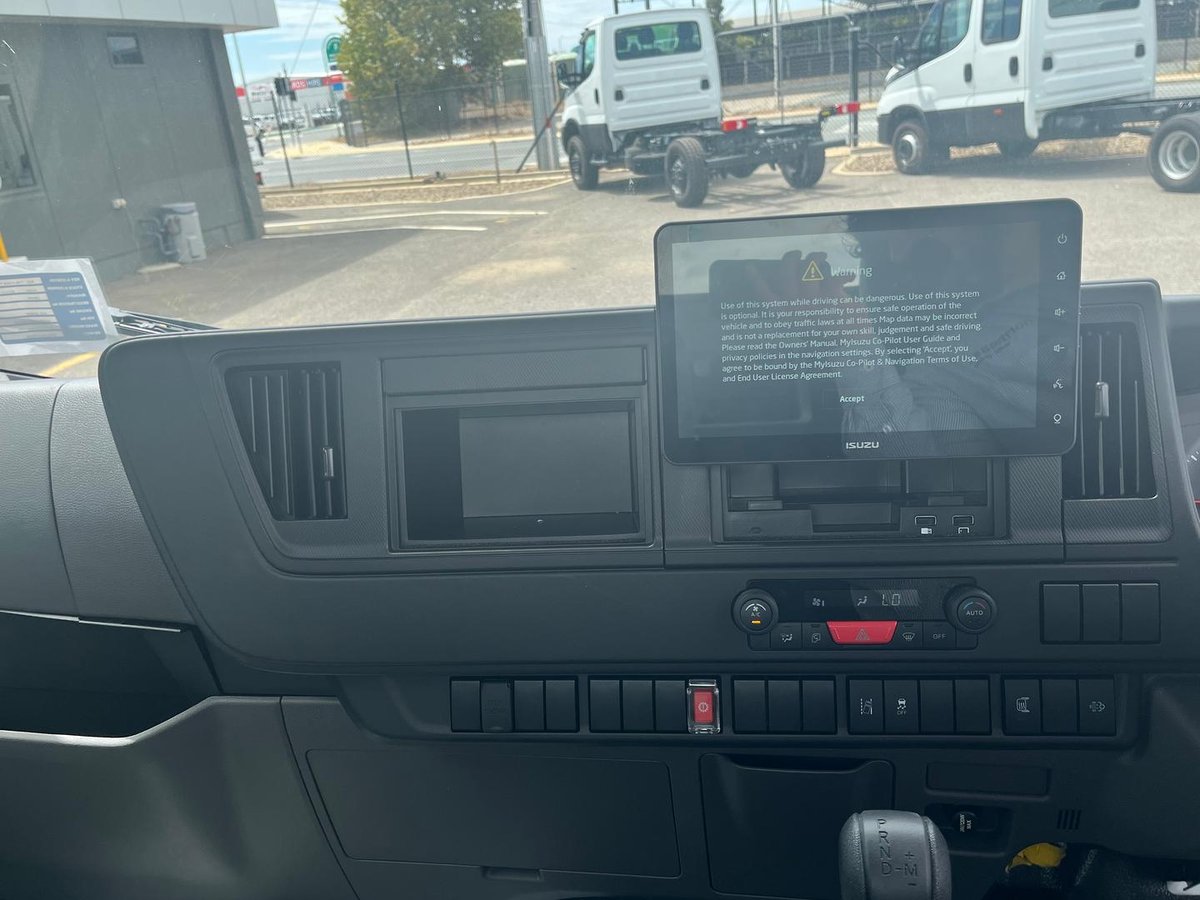 2025 Isuzu N Series image 13