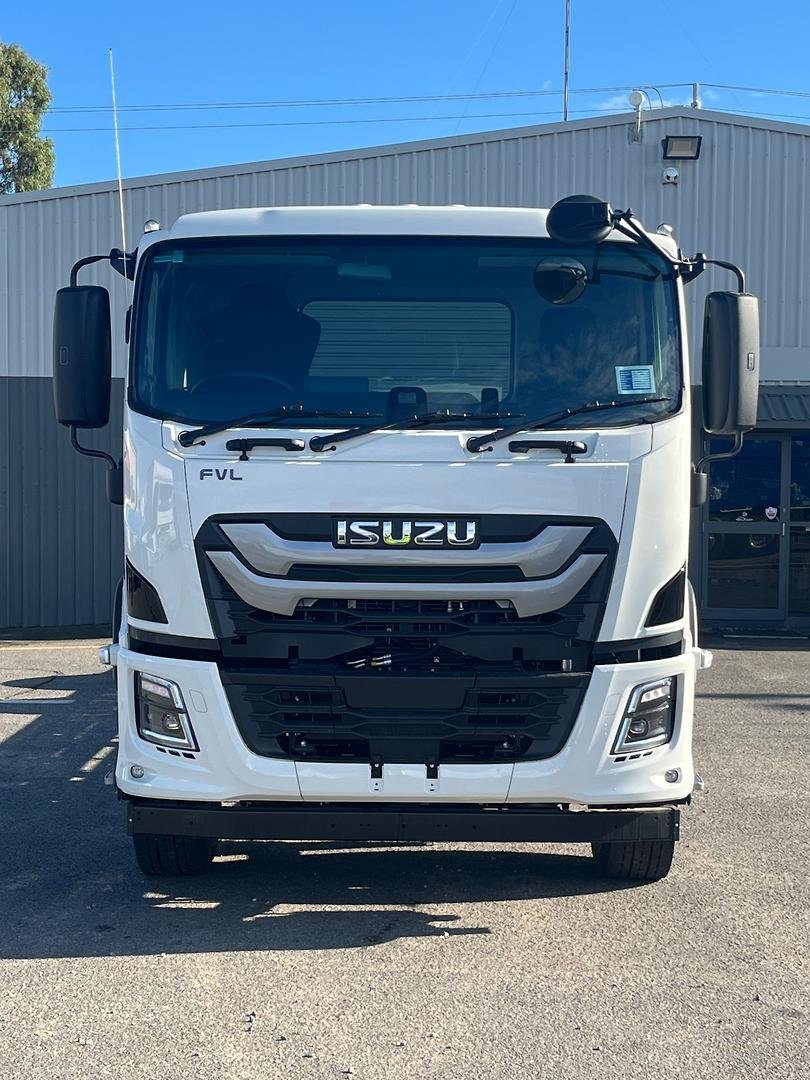 2026 Isuzu F Series image 8