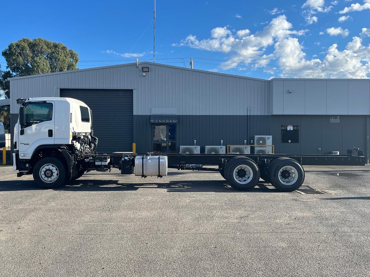 2026 Isuzu F Series image 2