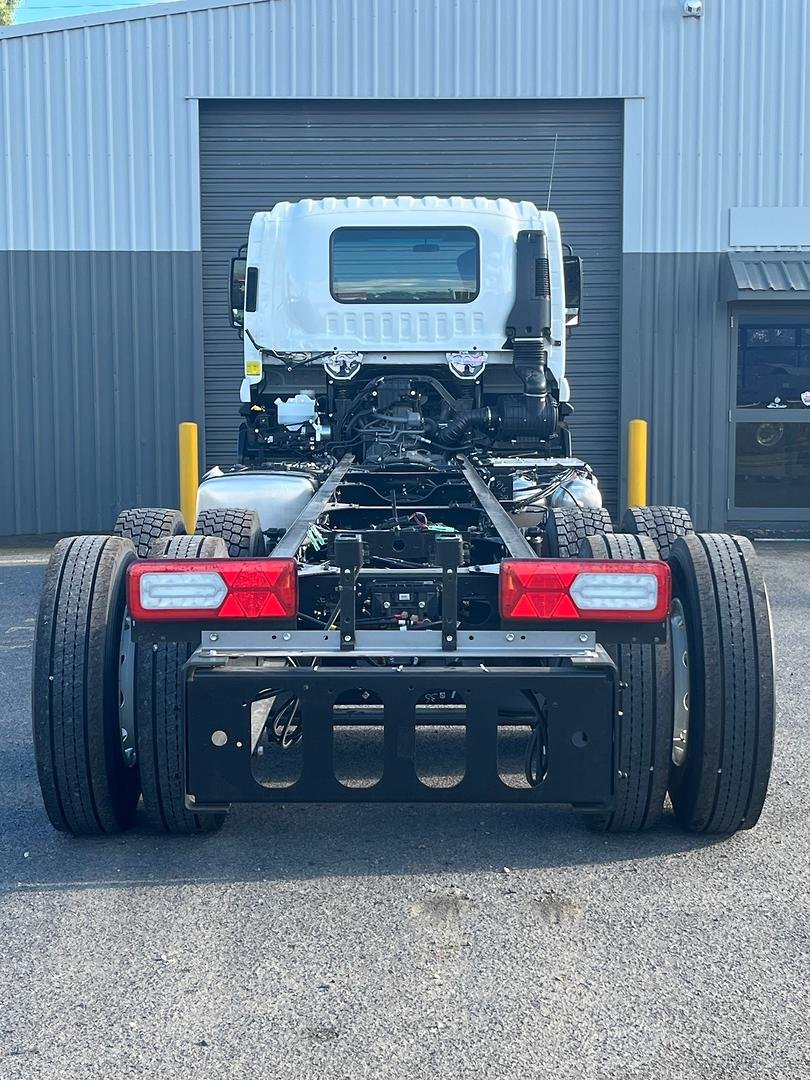 2026 Isuzu F Series image 4
