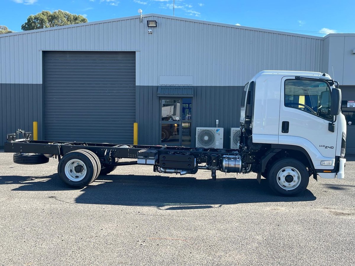2026 Isuzu F Series image 8