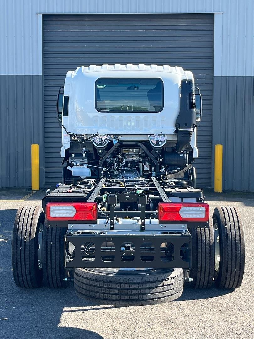 2026 Isuzu F Series image 5