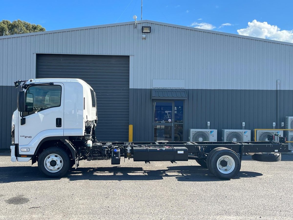 2026 Isuzu F Series image 7