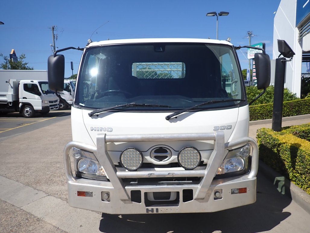 2021 Hino Dutro 300 image 14