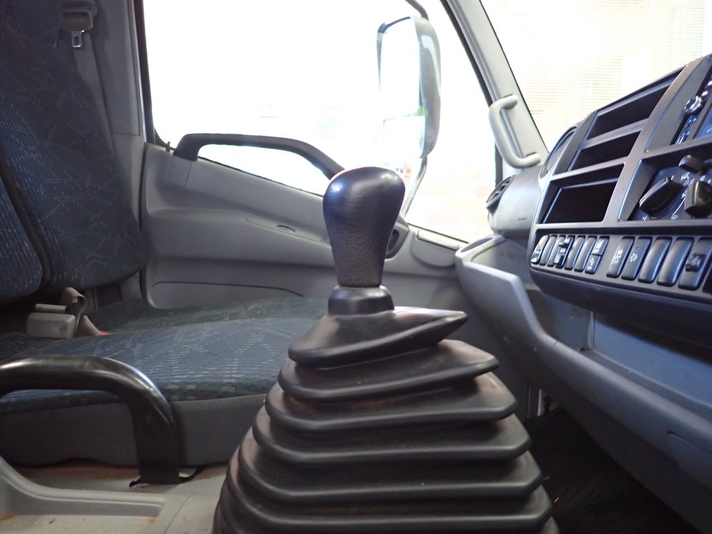 2021 Hino Dutro 300 image 17