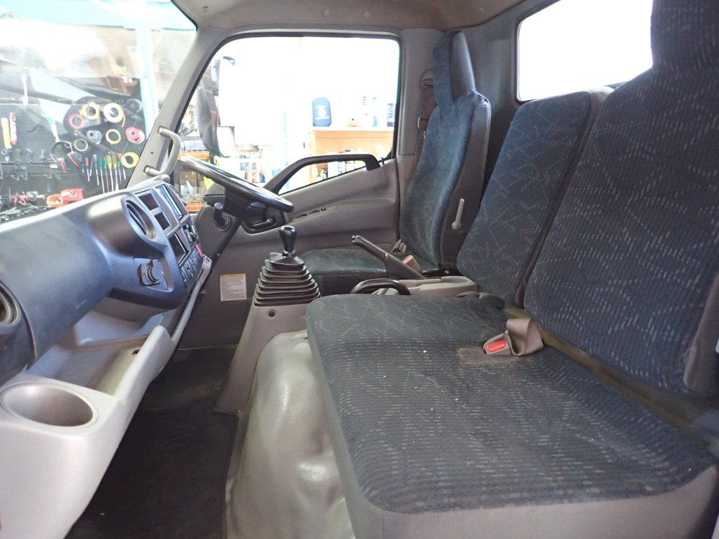 2021 Hino Dutro 300 image 19