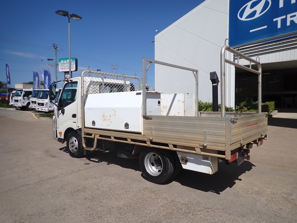 2021 Hino Dutro 300 image 3