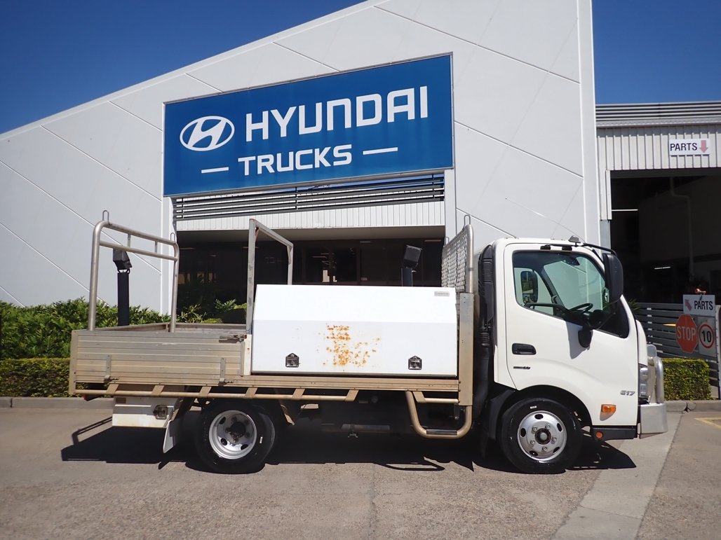 2021 Hino Dutro 300 image 6