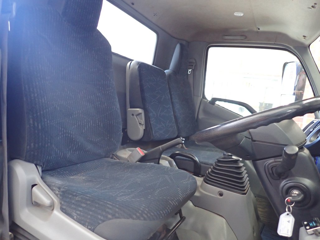 2021 Hino Dutro 300 image 9