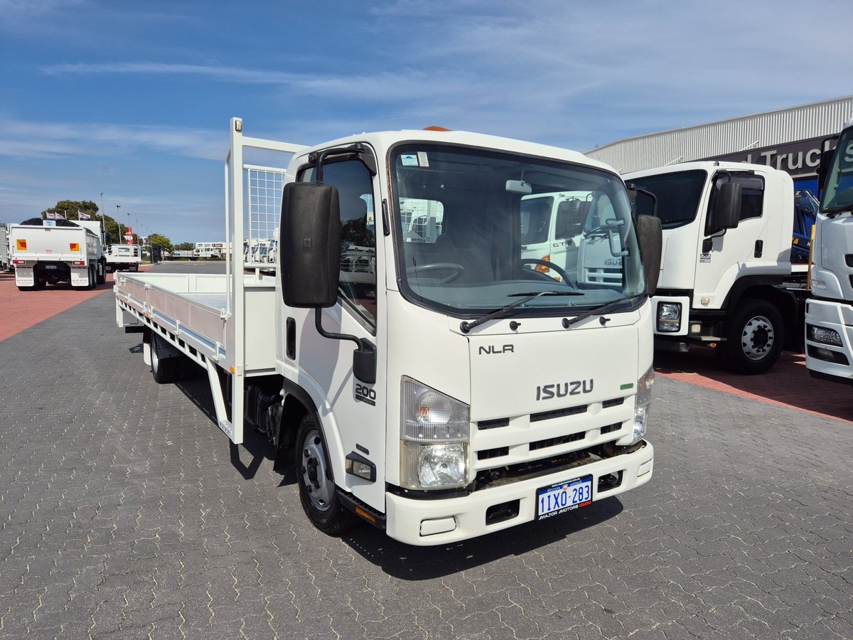 2013 Isuzu Trucks Nlr200 Car License Xlwb Tray And Lift
