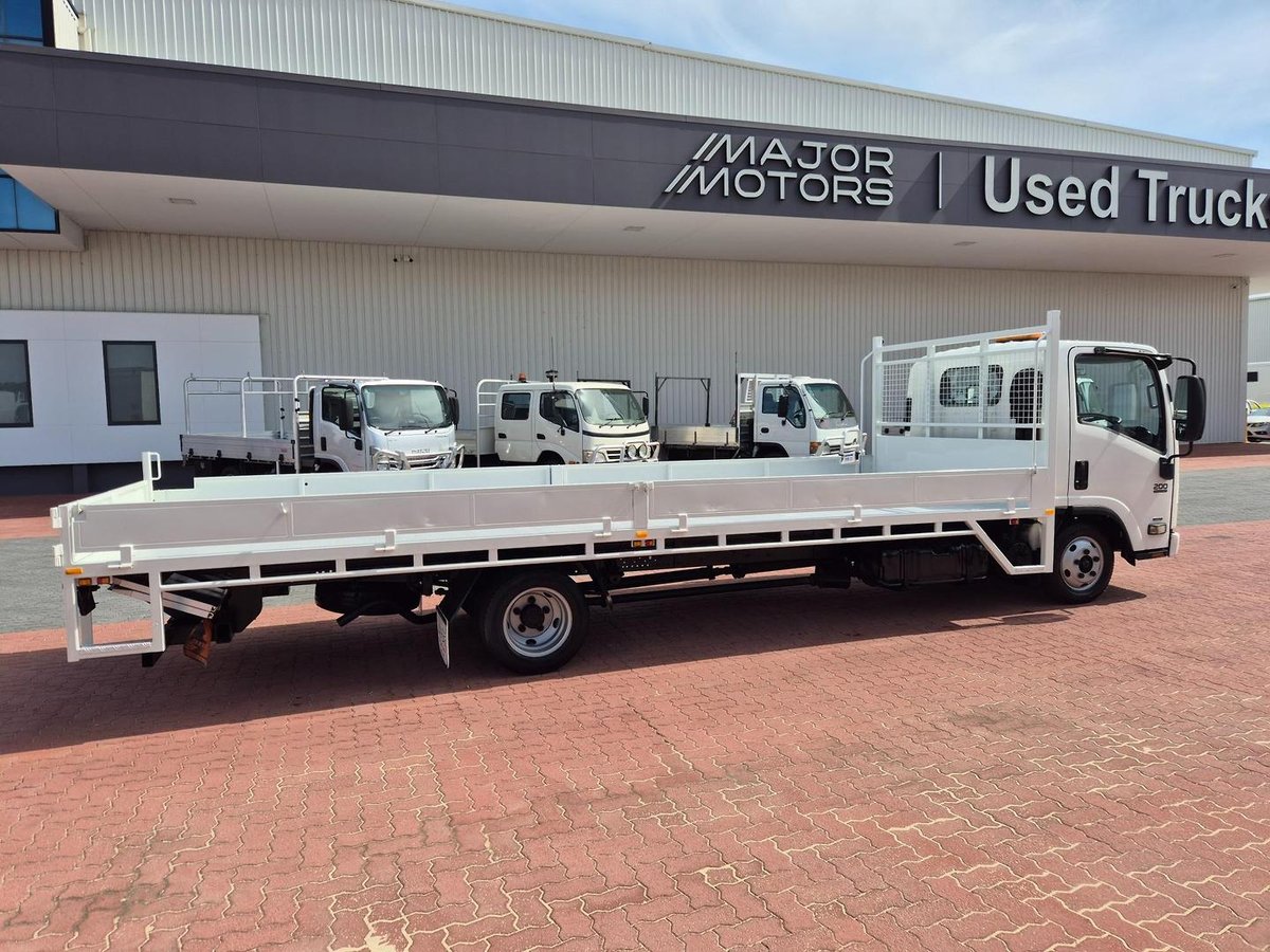 2013 Isuzu Nlr200 Car License Xlwb Tray And Lift image 15
