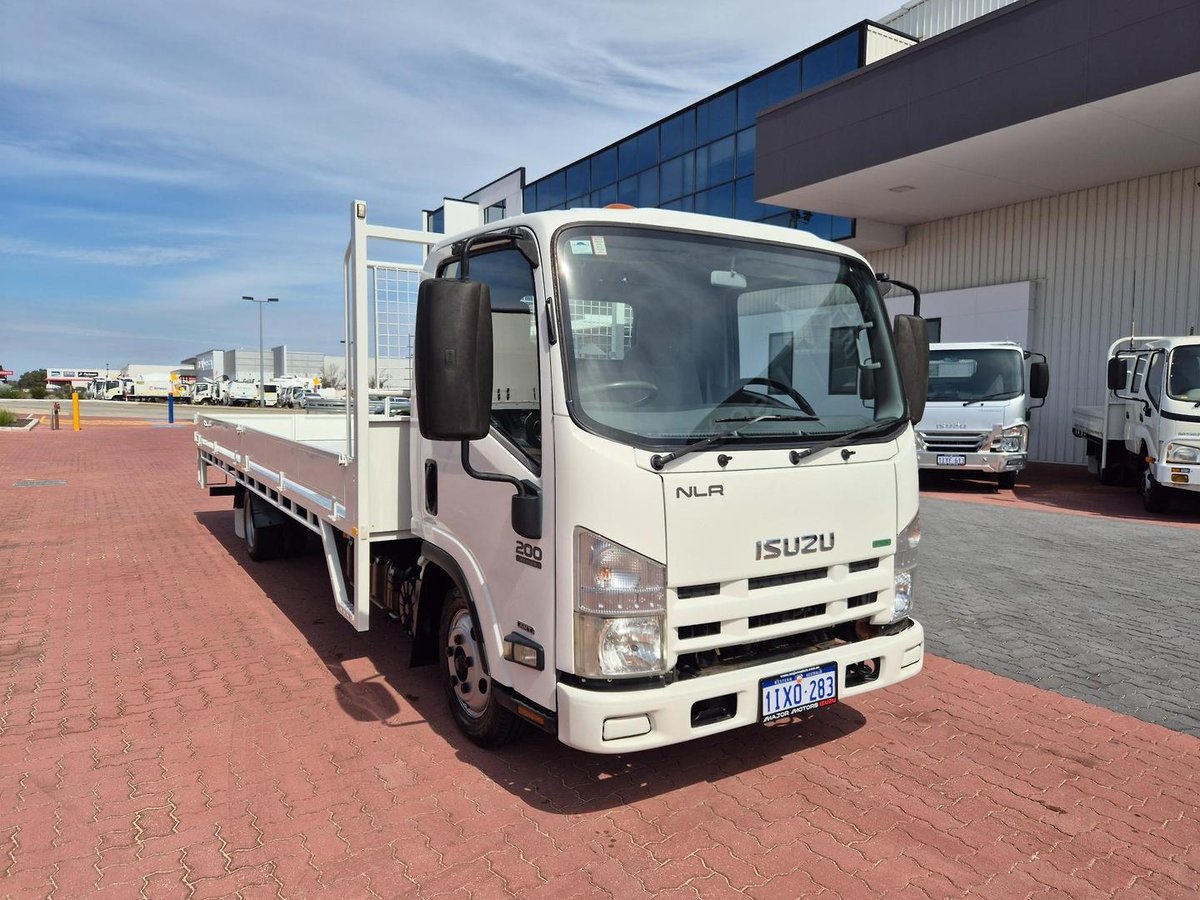 2013 Isuzu Nlr200 Car License Xlwb Tray And Lift image 6