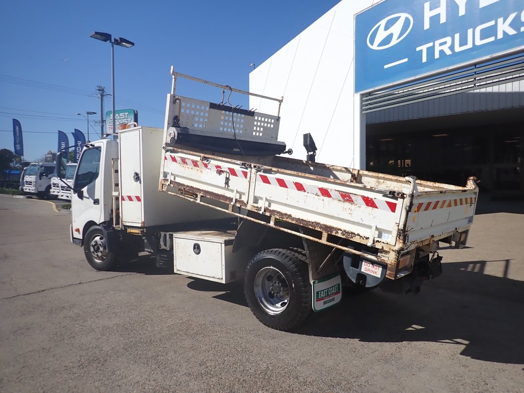 2016 Hino 300 917 image 14