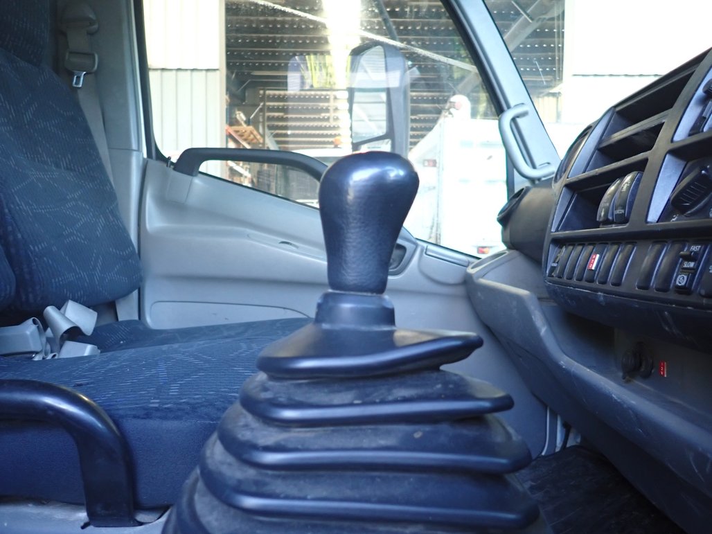 2016 Hino 300 917 image 17