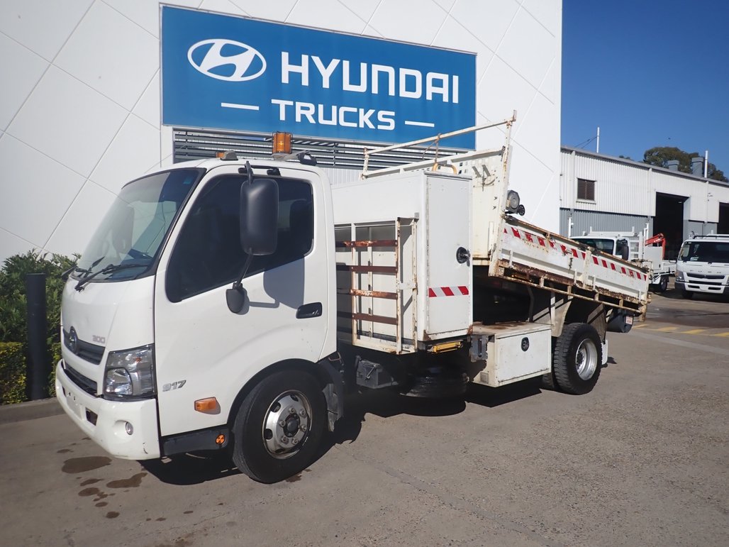 2016 Hino 300 917