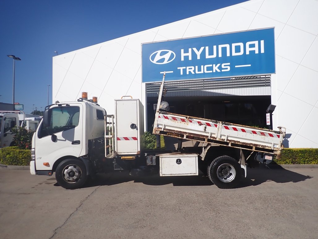 2016 Hino 300 917 image 2