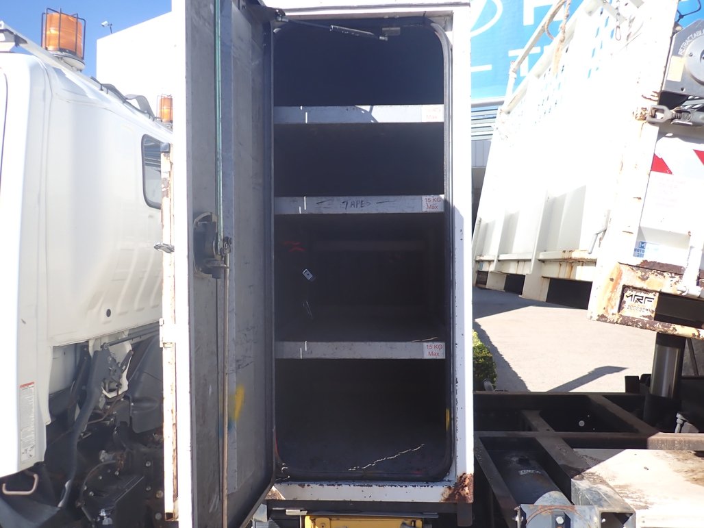 2016 Hino 300 917 image 5