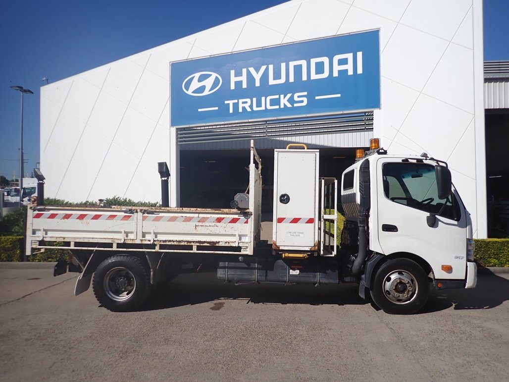 2016 Hino 300 917 image 7