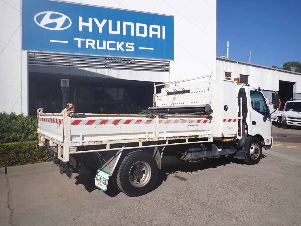 2016 Hino 300 917 image 8