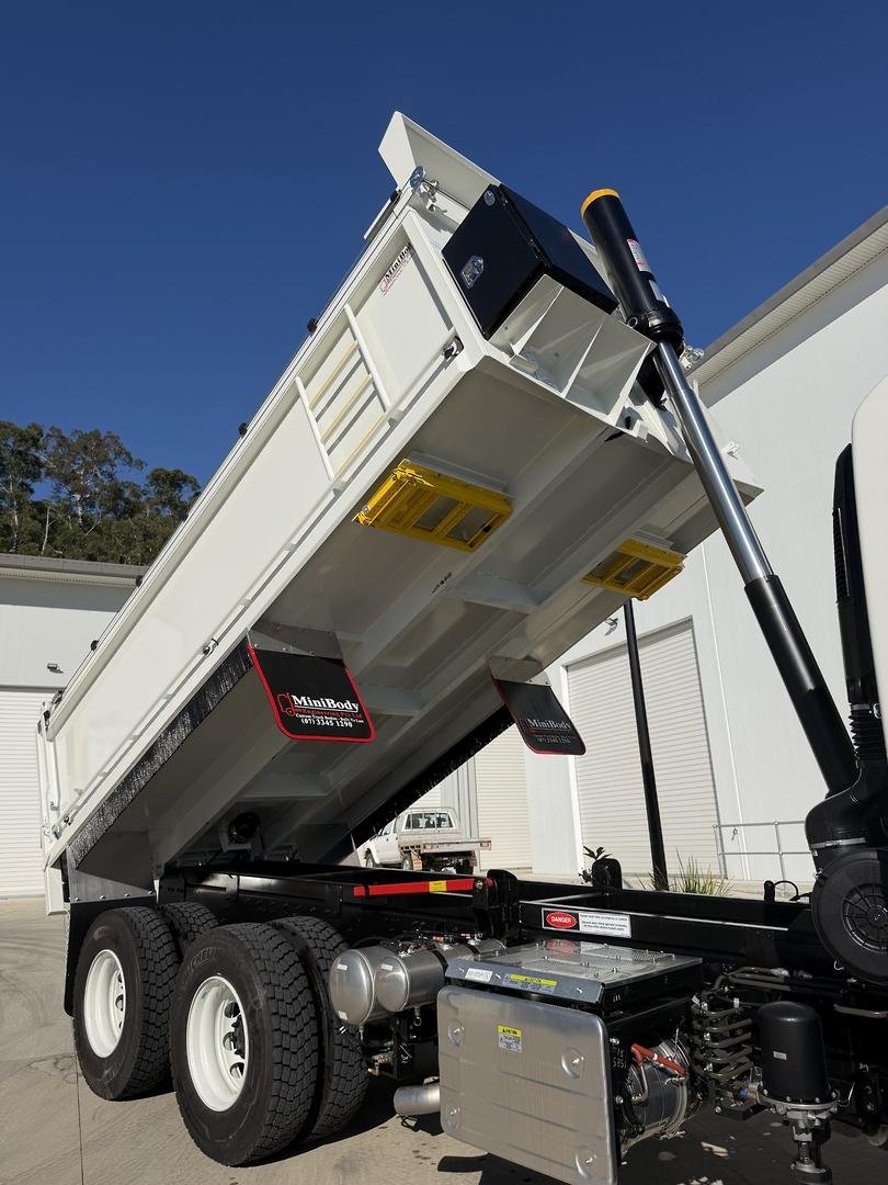2026 Isuzu F Series FVZ 260-300 AT R46 image 7