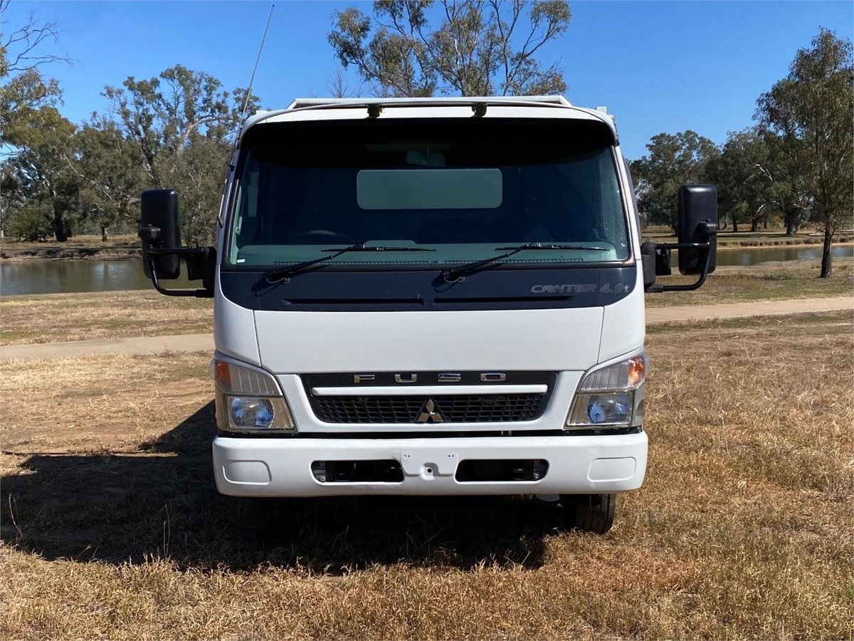 2010 Mitsubishi Canter FE85DE 4.0 image 9