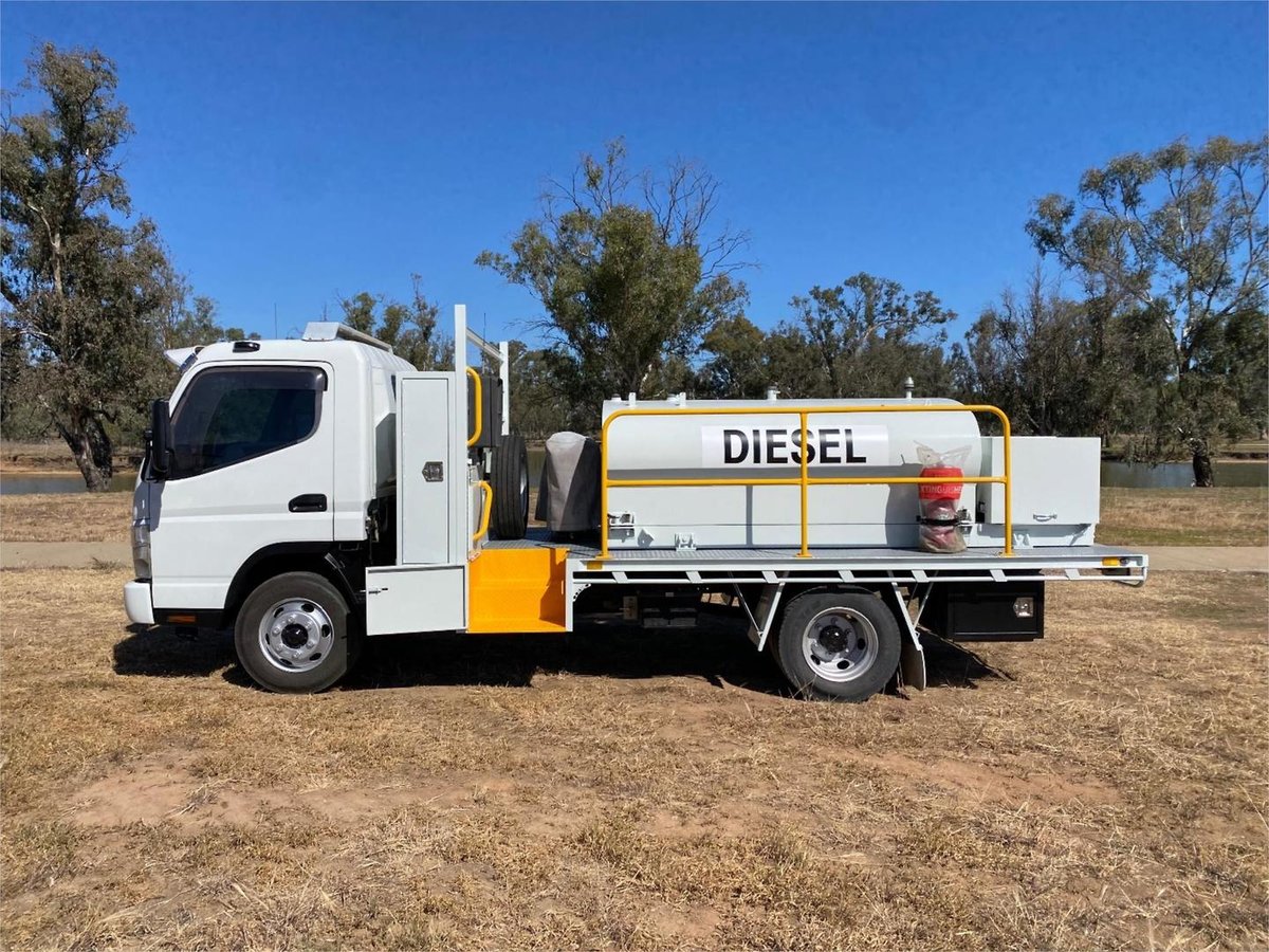2010 Mitsubishi Canter FE85DE 4.0 image 2