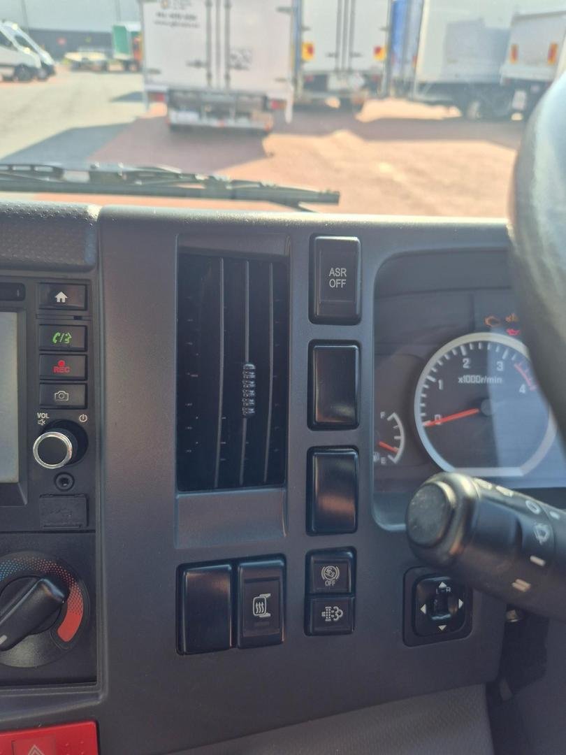 2015 Isuzu Nlr 45-150 2 Pallet Tautliner And Lift image 20